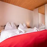 Haus Padrun 8 *